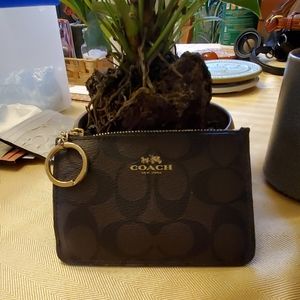COACH KEYCHAIN WITH CHANGE CASE